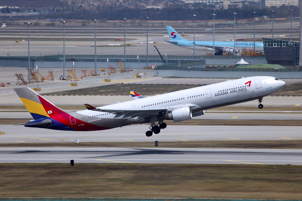 Photo of Asiana Airlines HL7740, Airbus A330-300