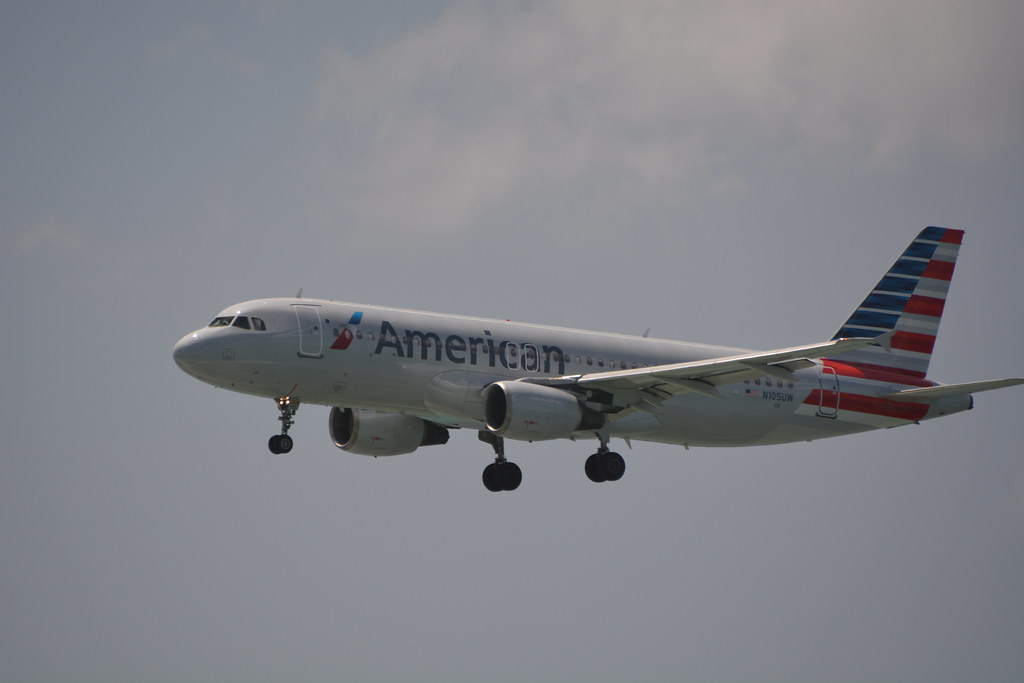 Photo of American Airlines N105UW, Airbus A320