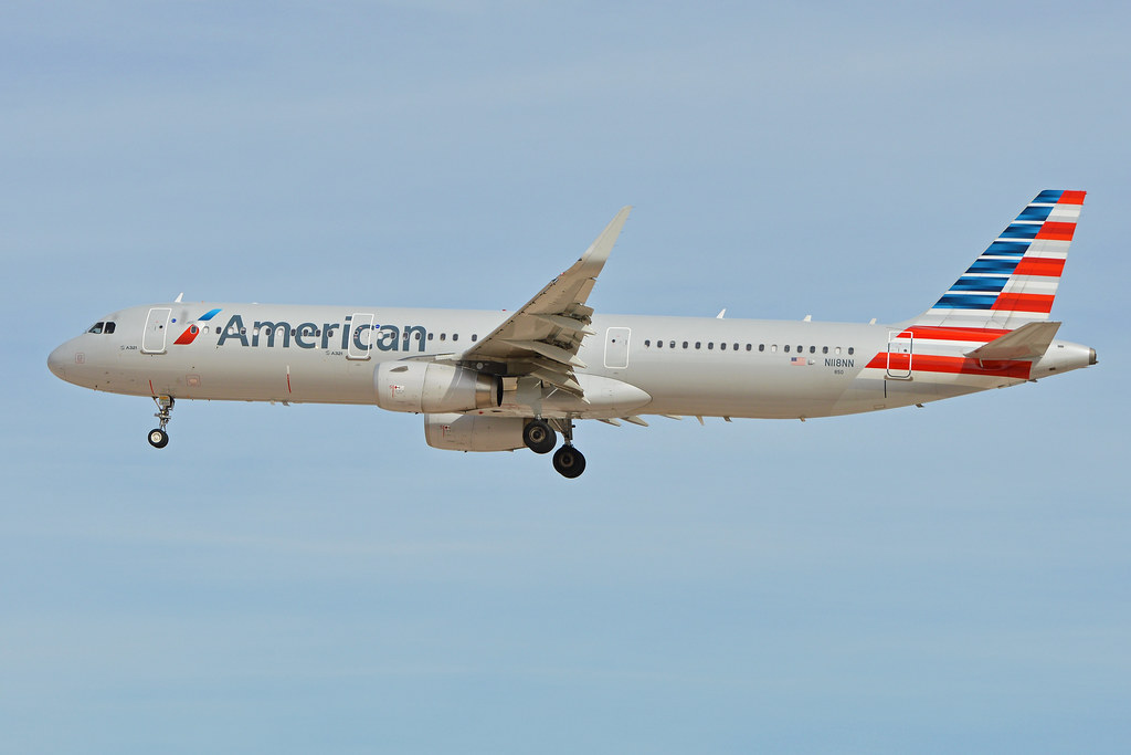 Photo of American Airlines N118NN, Airbus A321