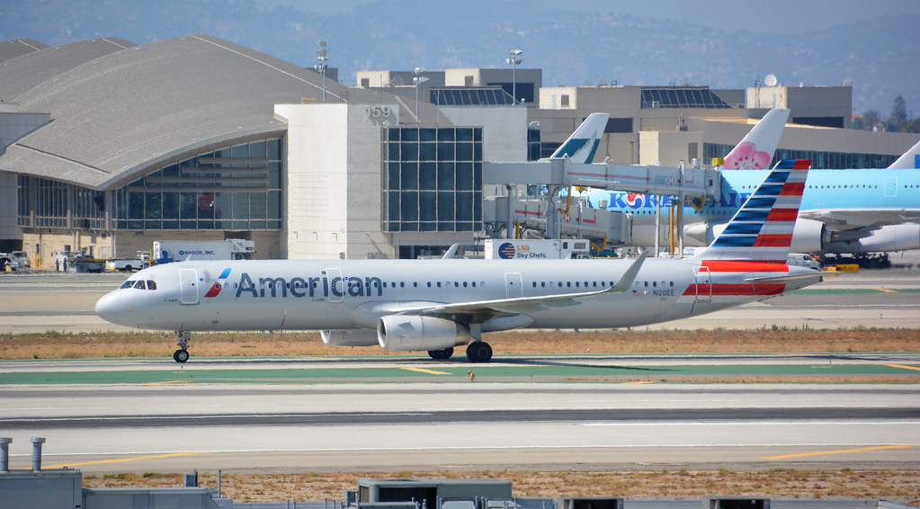 Photo of American Airlines N120EE, Airbus A321