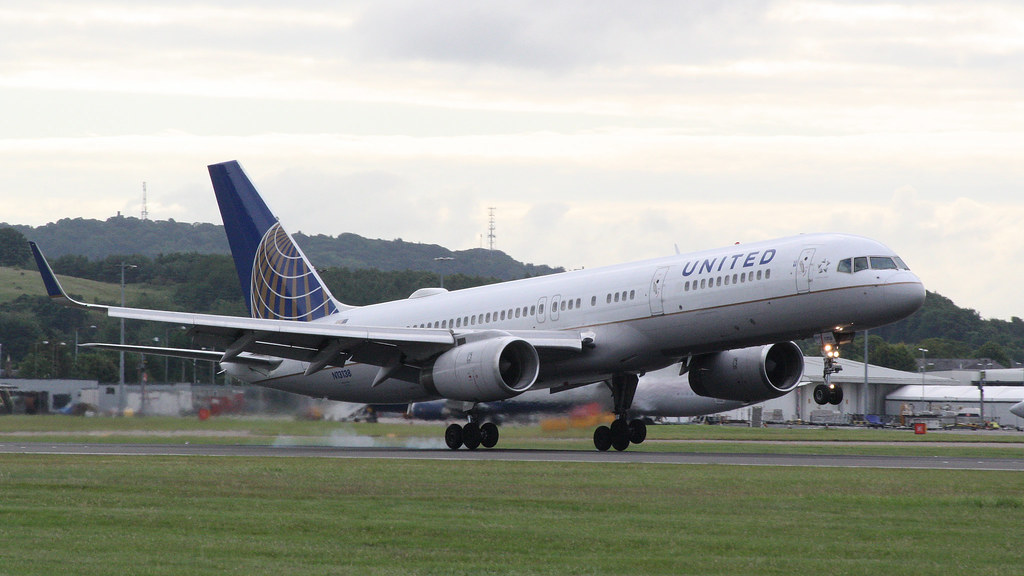 Photo of United N13138, Boeing 757-200