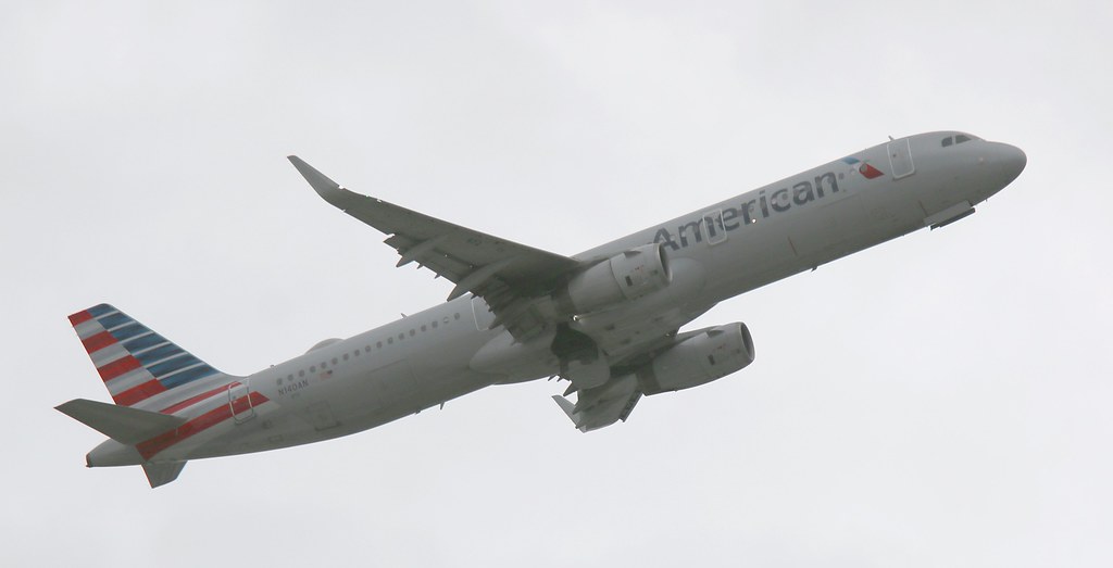 Photo of American Airlines N140AN, Airbus A321
