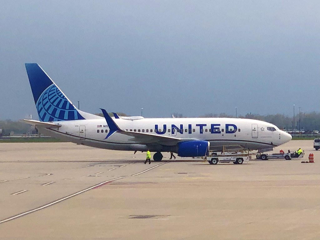 Photo of United N15712, Boeing 737-700