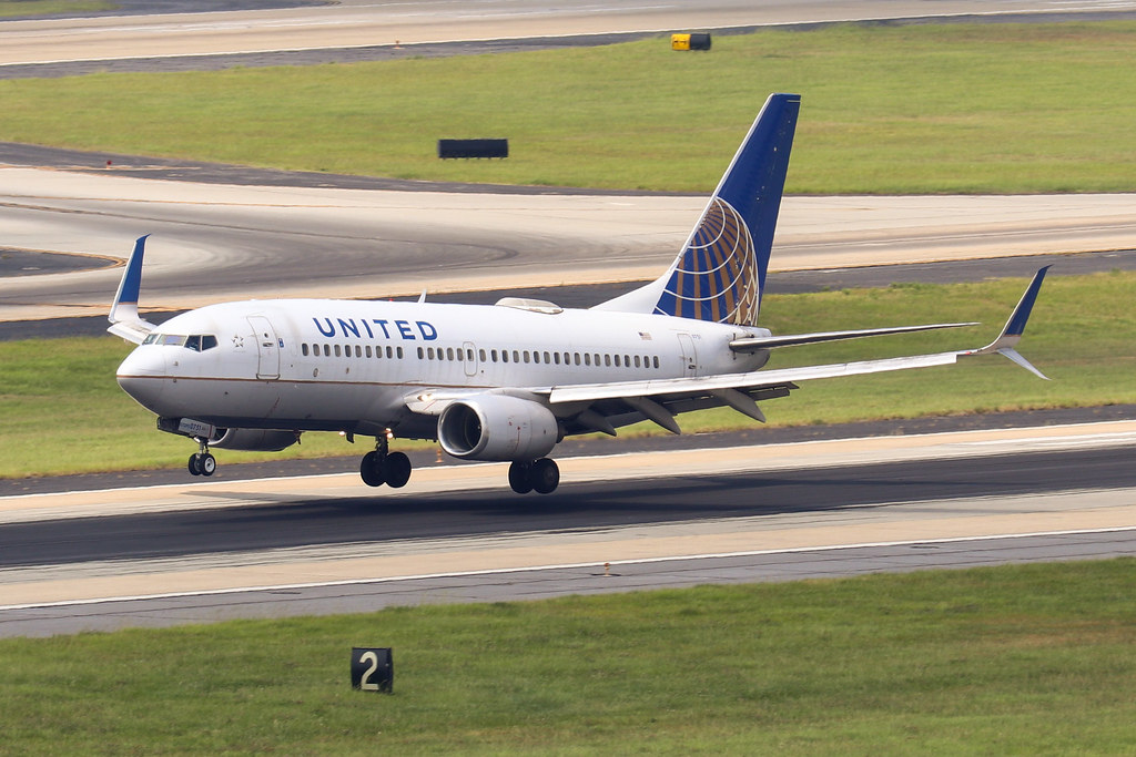 Photo of United N15751, Boeing 737-700