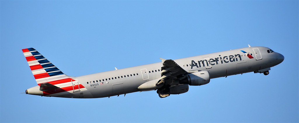 Photo of American Airlines N165US, Airbus A321