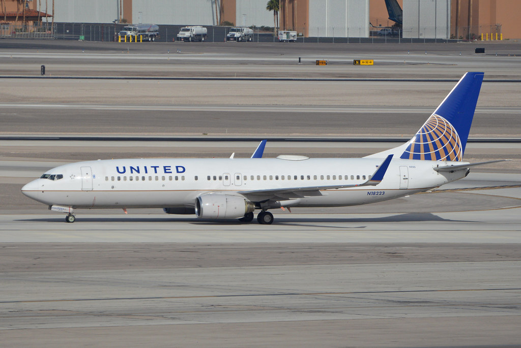 Photo of United N18223, Boeing 737-800