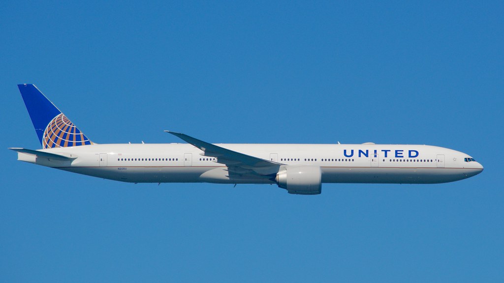 Photo of United N2135U, Boeing 777-300