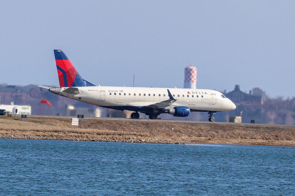 Photo of Republic Airways N224JQ, Embraer ERJ-175