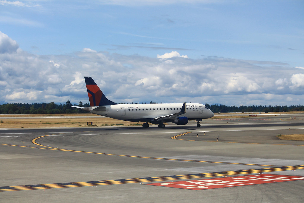 Photo of Skywest Airlines N244SY, Embraer ERJ-175