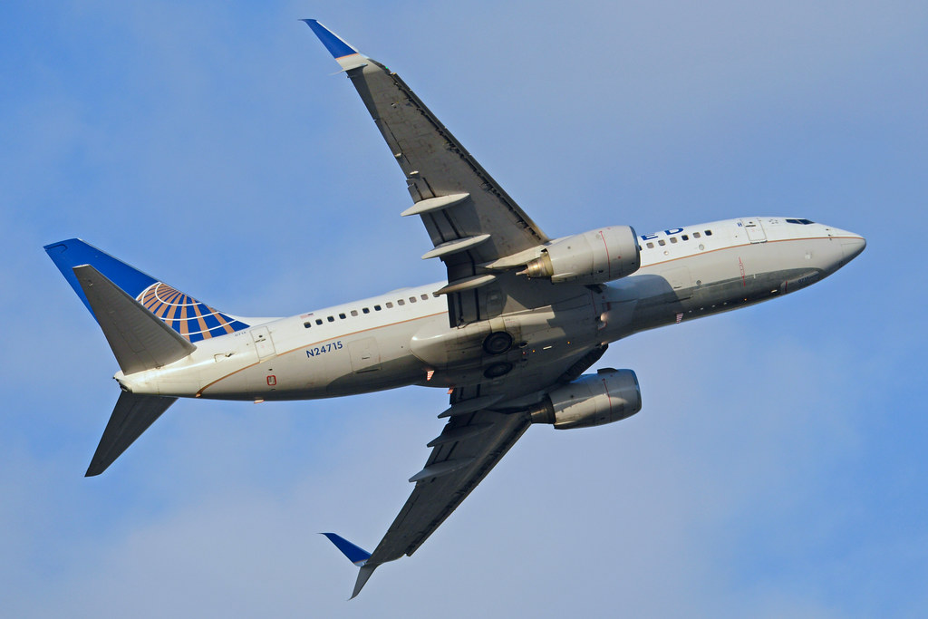 Photo of United N24715, Boeing 737-700