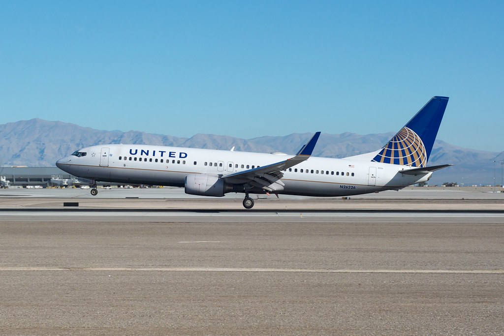 Photo of United N26226, Boeing 737-800