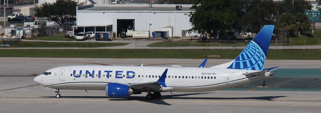 Photo of United N27258, Boeing 737-800MAX