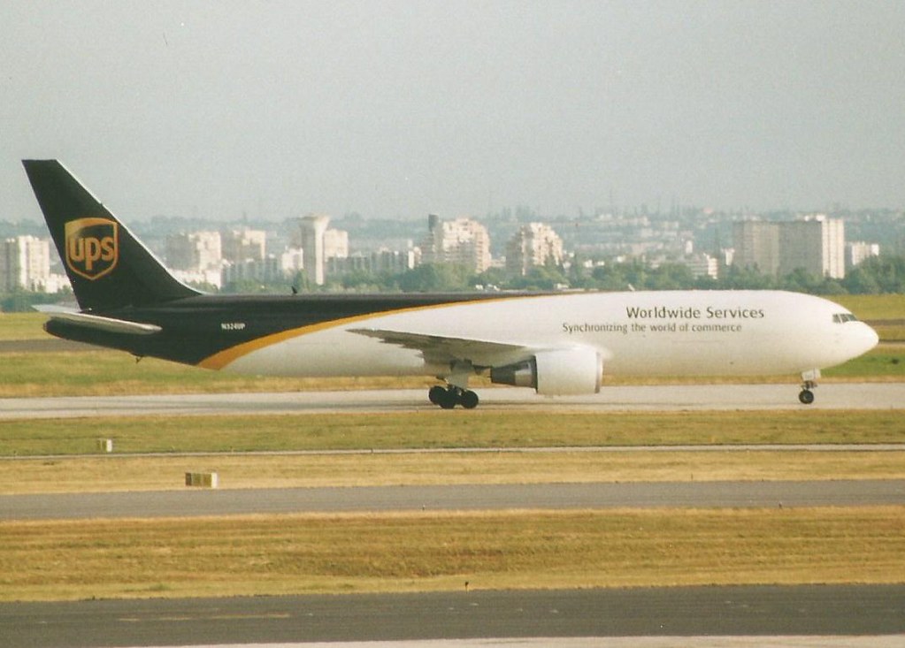 Photo of UPS N324UP, Boeing 767-300