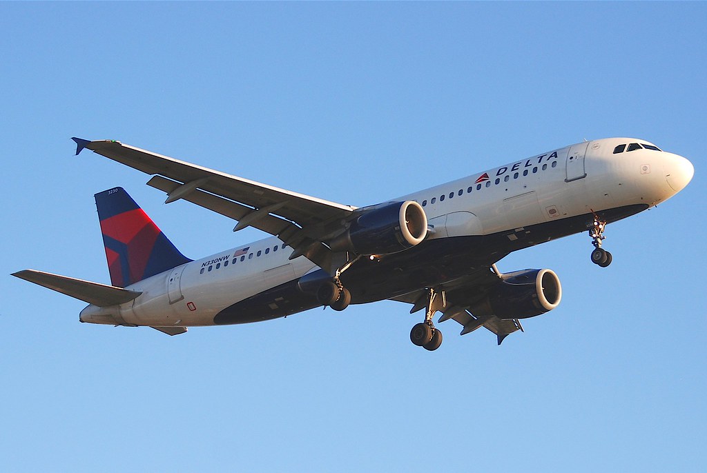 Photo of Delta Airlines N330NW, Airbus A320