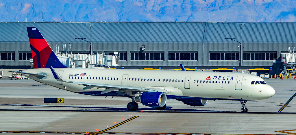 Photo of Delta Airlines N352DN, Airbus A321