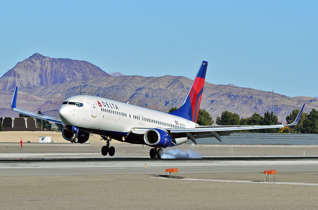 Photo of Delta Airlines N3732J, Boeing 737-800
