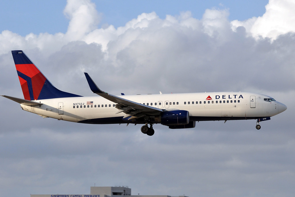Photo of Delta Airlines N3732J, Boeing 737-800
