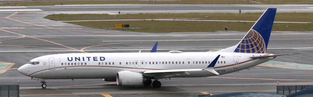 Photo of United N37516, Boeing 737-900MAX