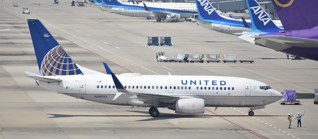 Photo of United N38727, Boeing 737-700