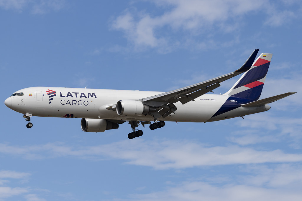 Photo of LATAM Cargo Brasil N532LA, Boeing 767-300