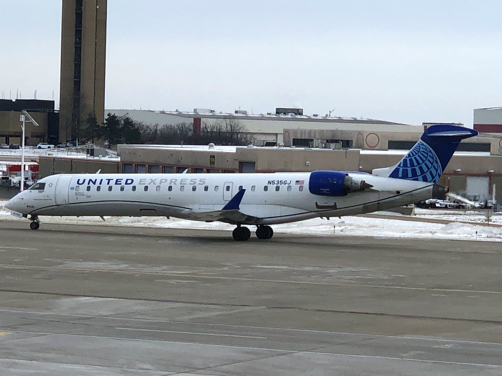Photo of GoJet Airlines N535GJ, Canadair CRJ-700