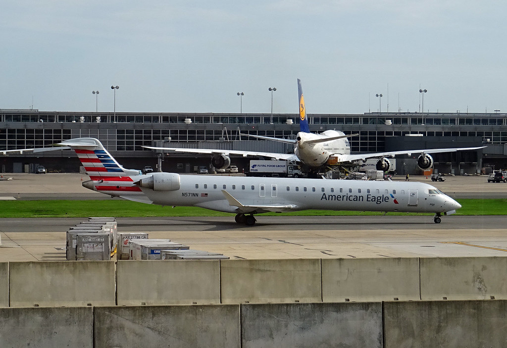 Photo of PSA Airlines N571NN, Canadair CL-600 Regional Jet CRJ-705