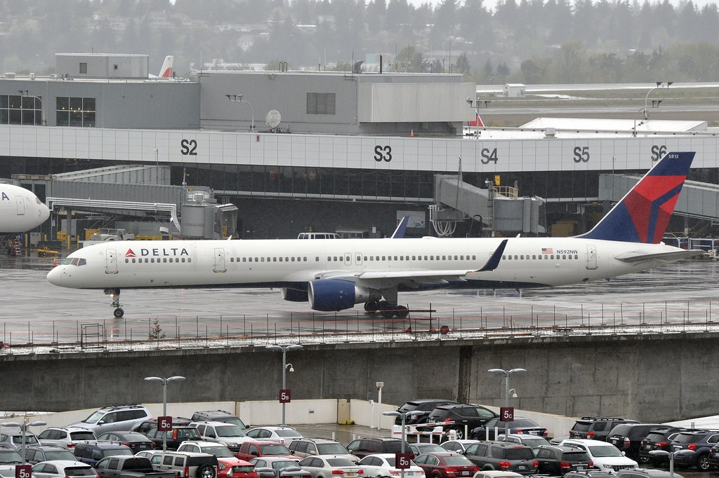 Photo of Delta Airlines N592NW, Boeing 757-300