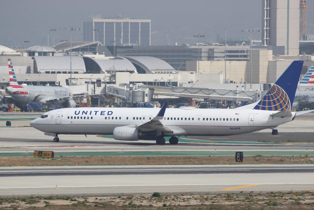 Photo of United N61898, Boeing 737-900