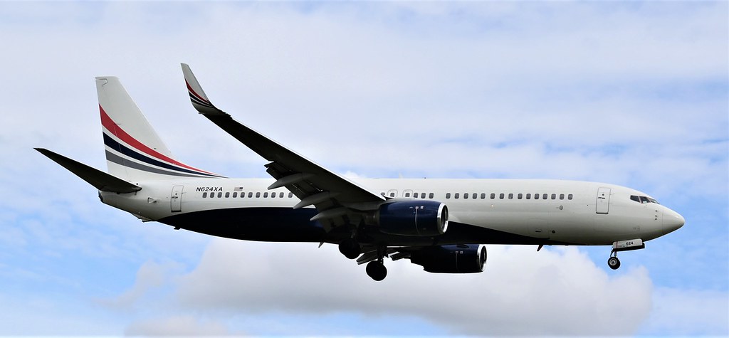 Photo of iAero Airways N624XA, Boeing 737-800