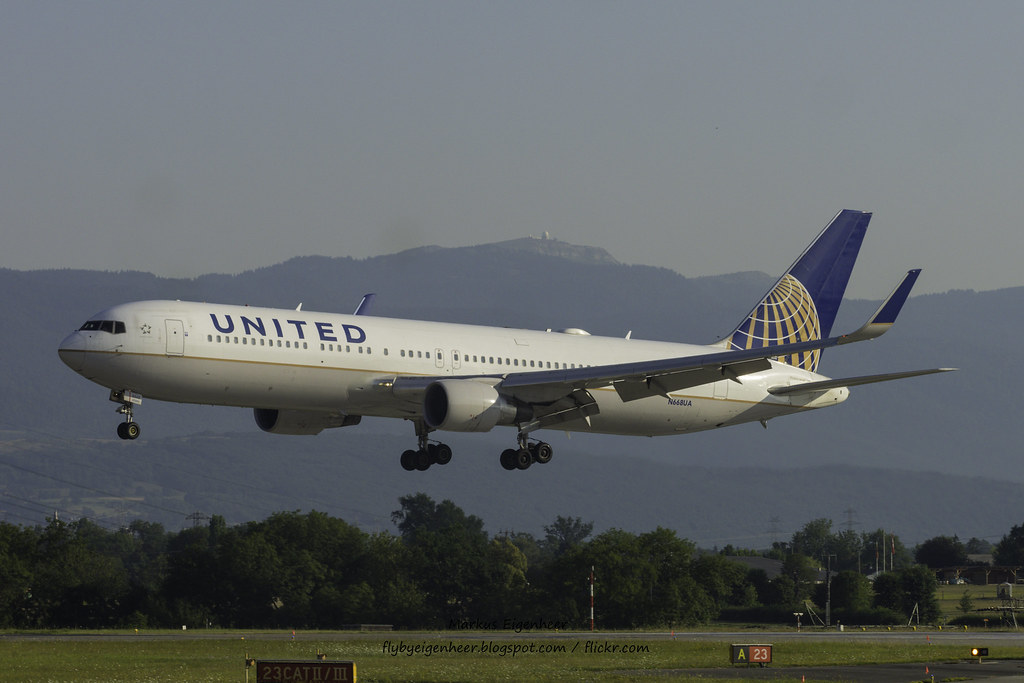 Photo of United N668UA, Boeing 767-300