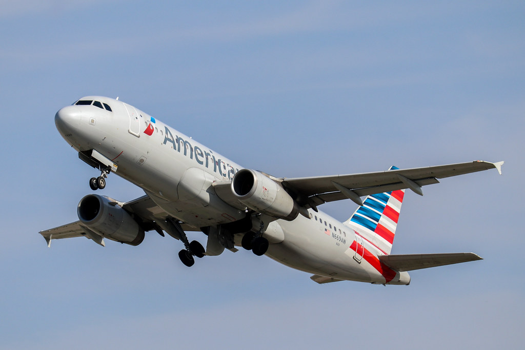 Photo of American Airlines N669AW, Airbus A320