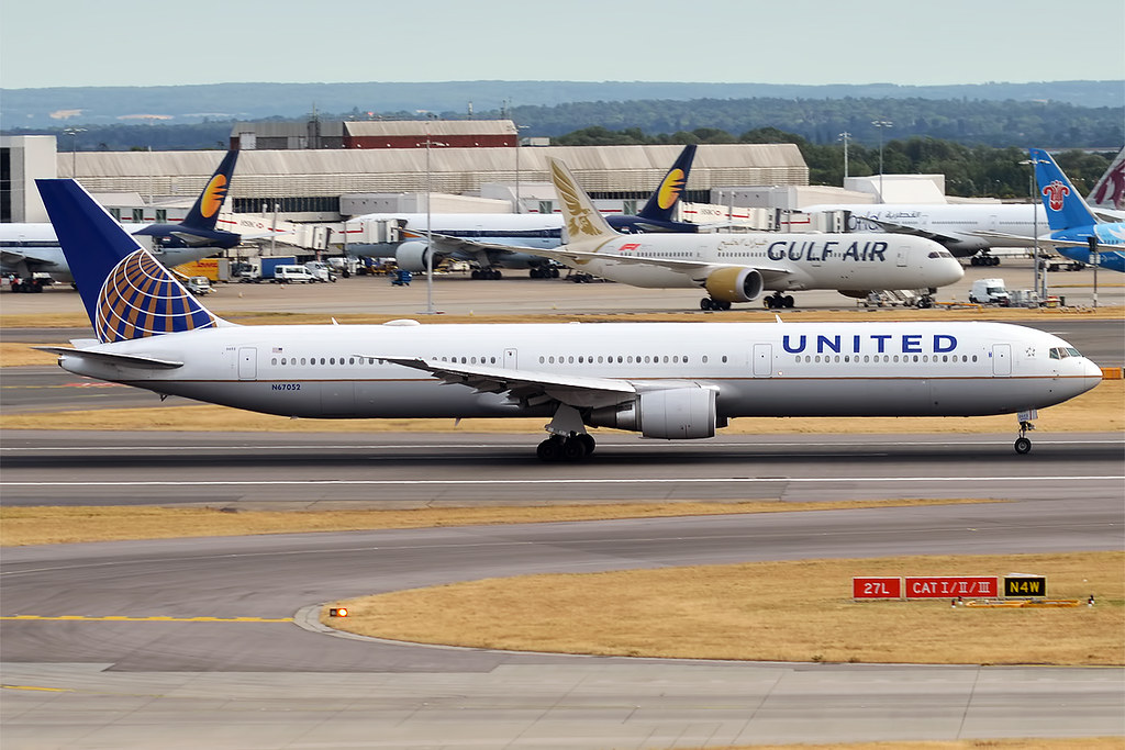 Photo of United N67052, Boeing 767-400