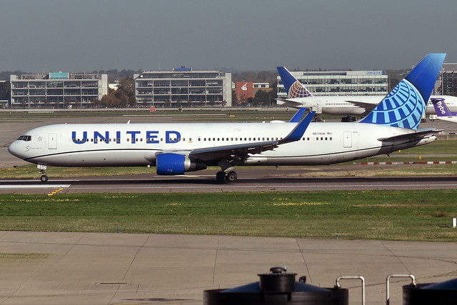 Photo of N674UA