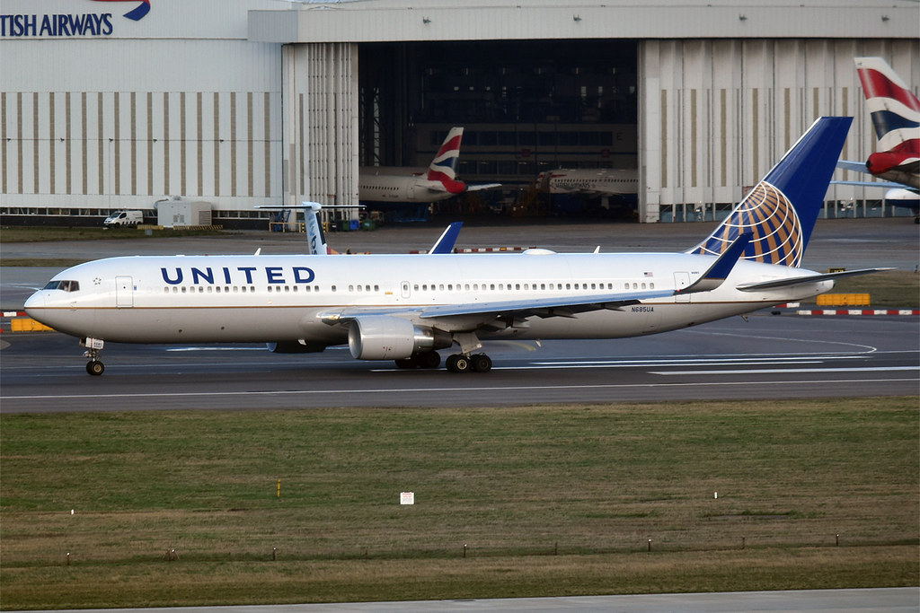 Photo of United N685UA, Boeing 767-300