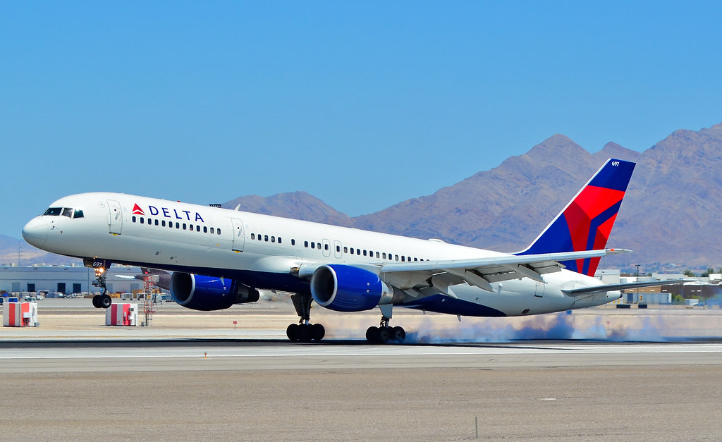 Photo of Delta Airlines N697DL, Boeing 757-200