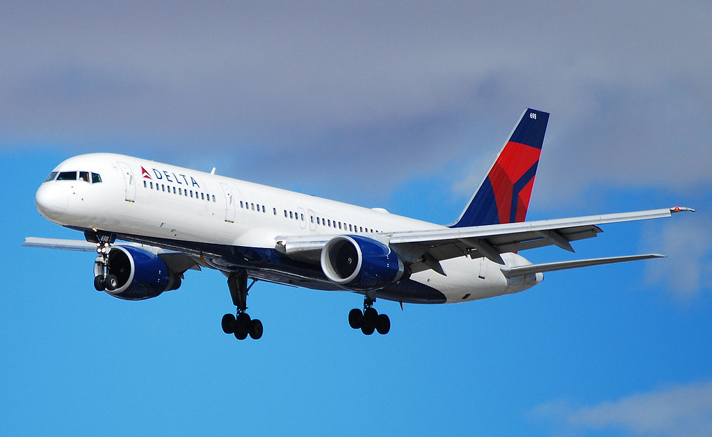 Photo of Delta Airlines N698DL, Boeing 757-200
