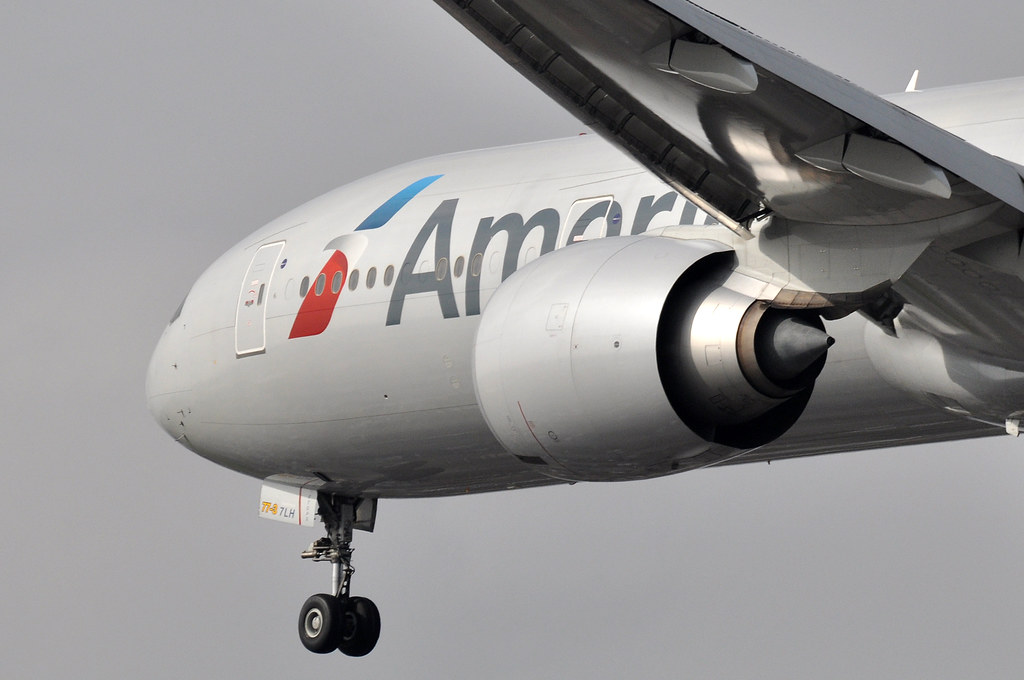 Photo of American Airlines N724AN, Boeing 777-300
