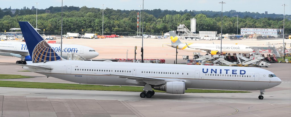 Photo of United N76054, Boeing 767-400