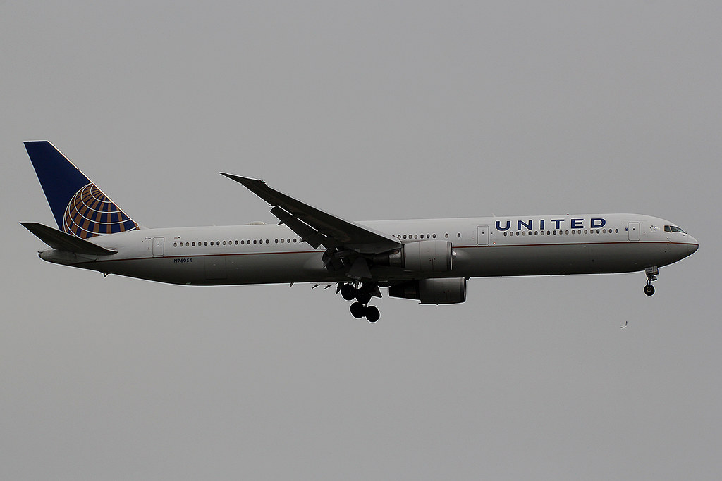 Photo of United N76054, Boeing 767-400