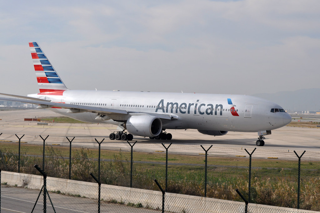 Photo of American Airlines N765AN, Boeing 777-200