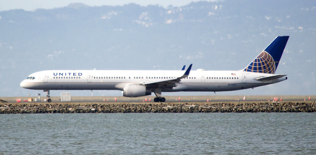 Photo of United N77871, Boeing 757-300