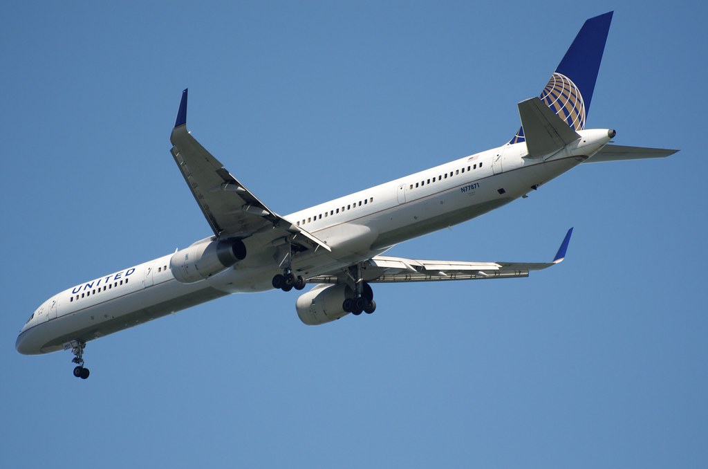 Photo of United N77871, Boeing 757-300