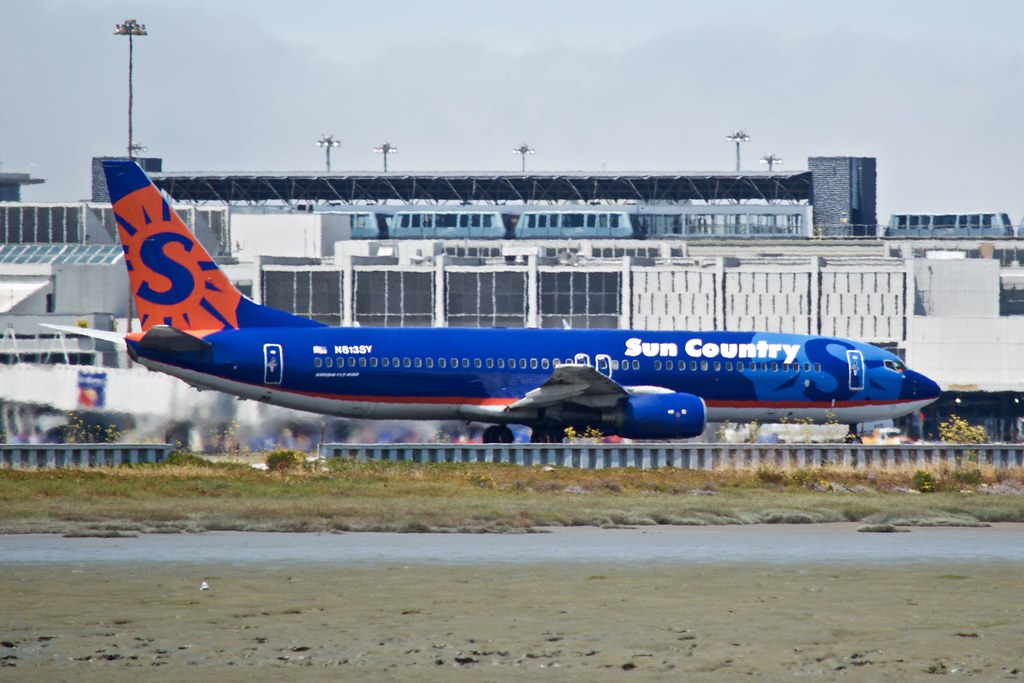 Photo of Sun Country Airlines N813SY, Boeing 737-800