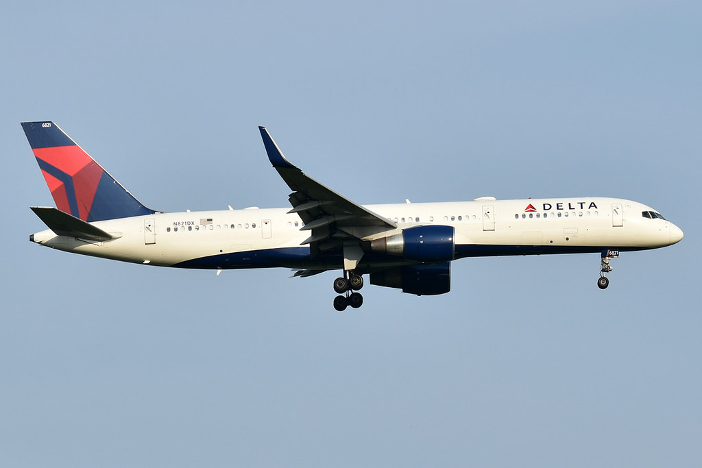 Photo of Delta Airlines N821DX, Boeing 757-200