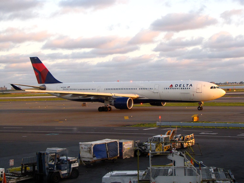 Photo of Delta Airlines N821NW, Airbus A330-300