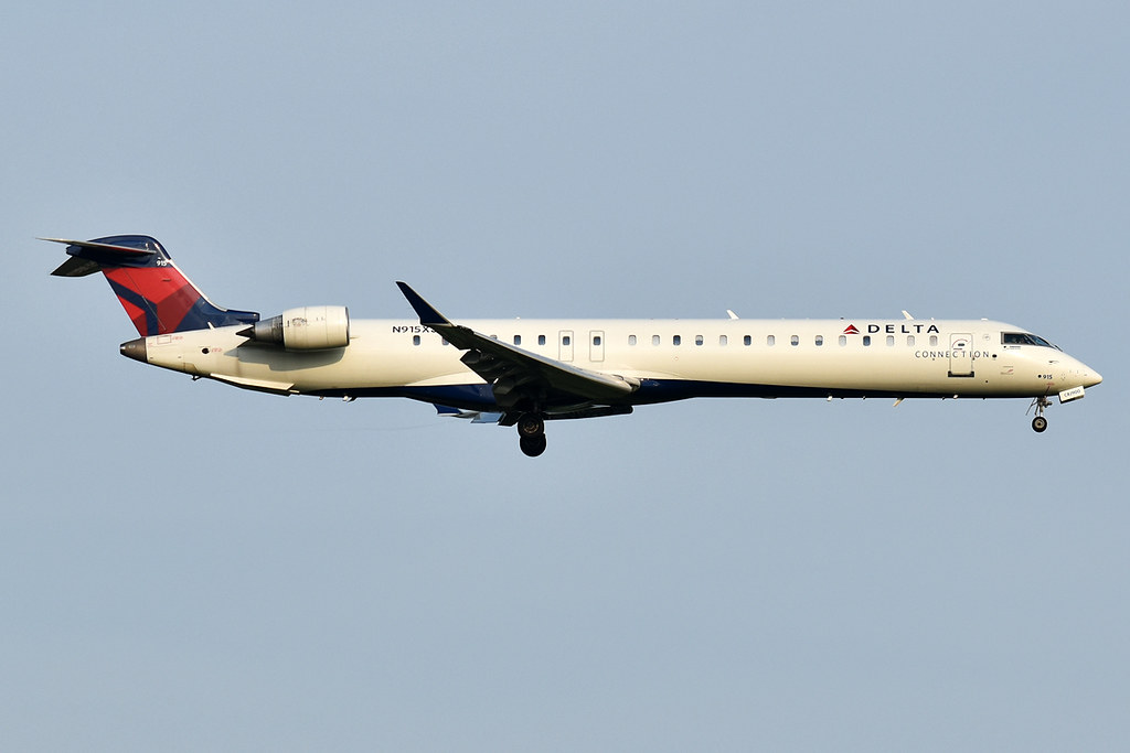 Photo of Pinnacle Airlines N915XJ, Canadair CL-600 Regional Jet CRJ-705