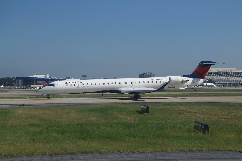 Photo of Endeavor Air N924XJ, Canadair CL-600 Regional Jet CRJ-705