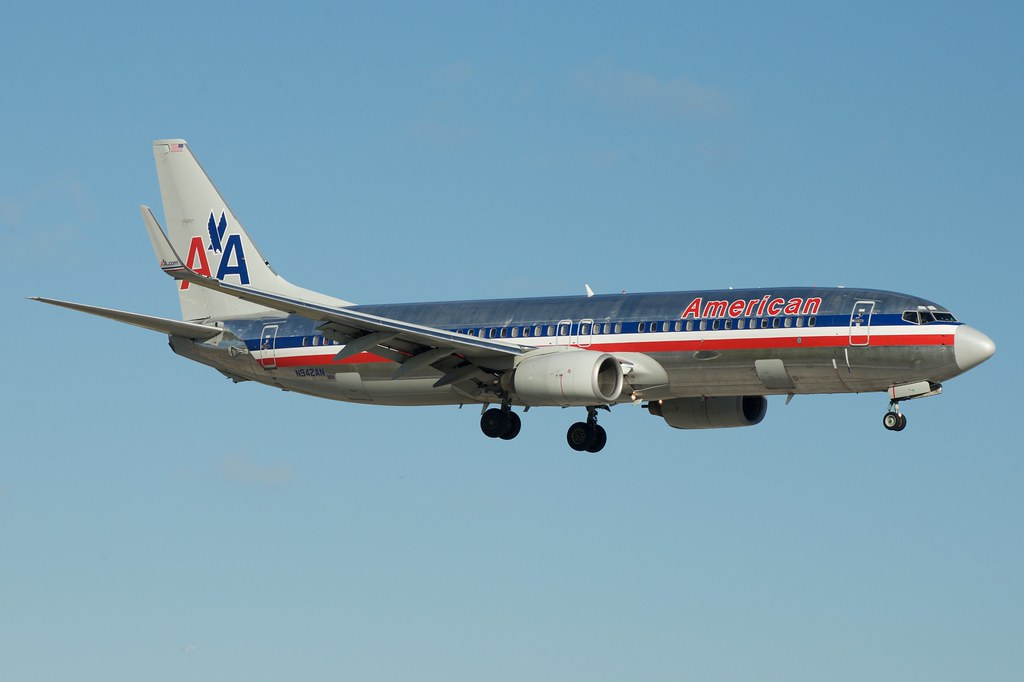 Photo of American Airlines N942NN, Boeing 737-800