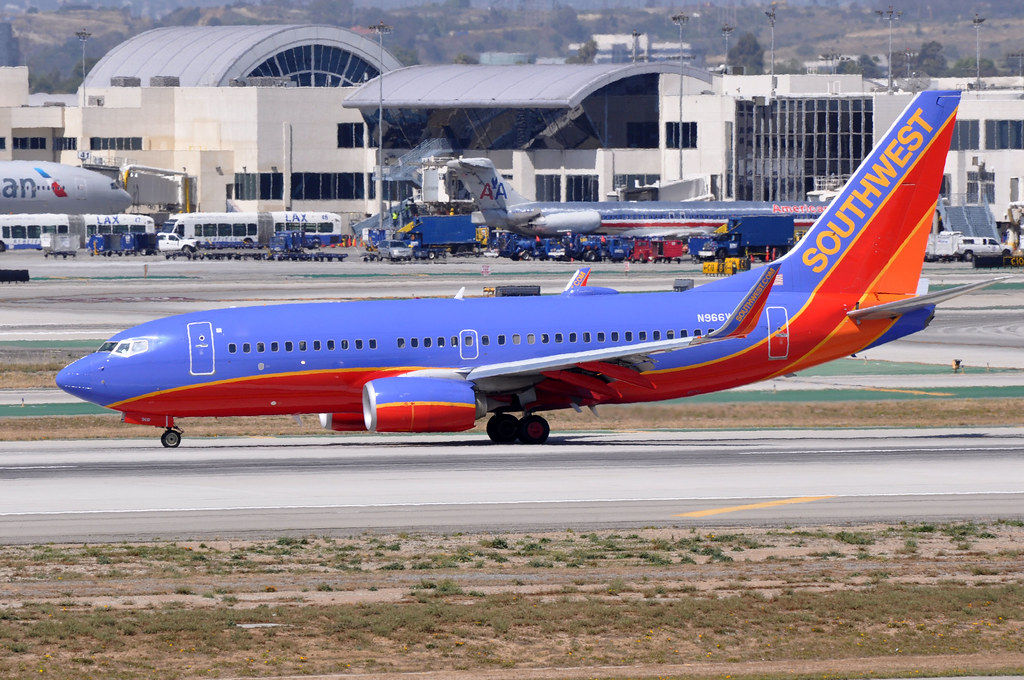 Photo of Southwest Airlines N966WN, Boeing 737-700