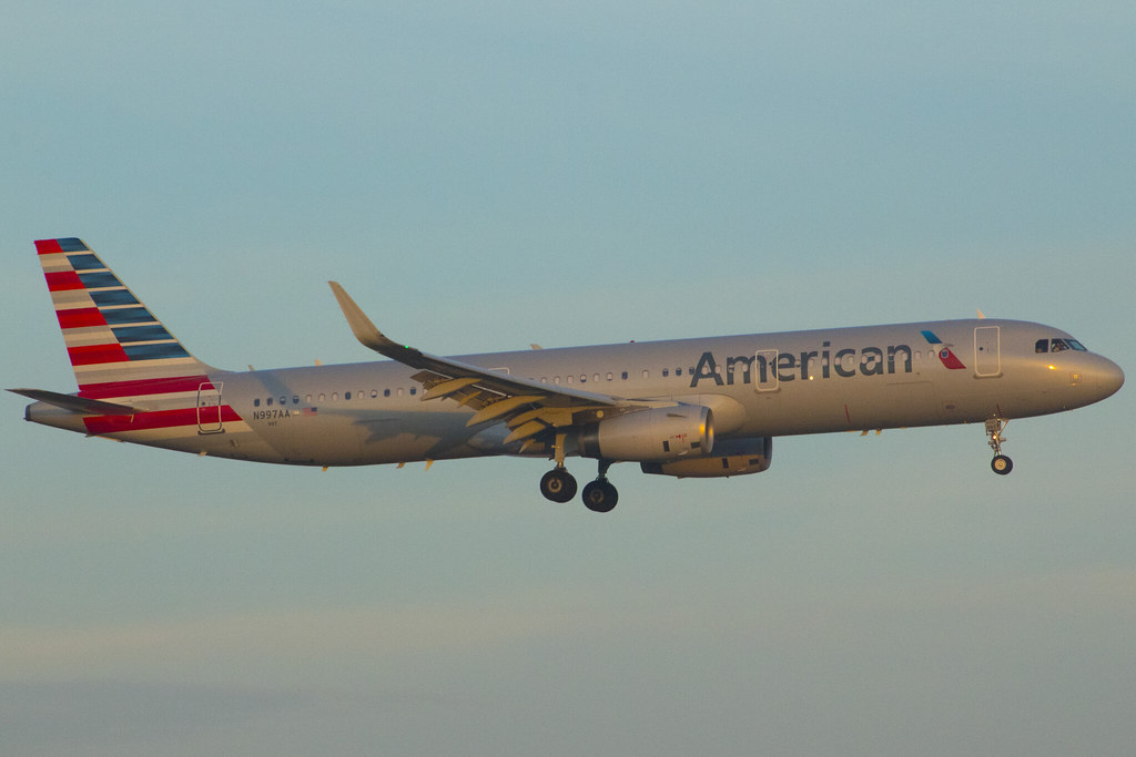 Photo of American Airlines N997AA, Airbus A321